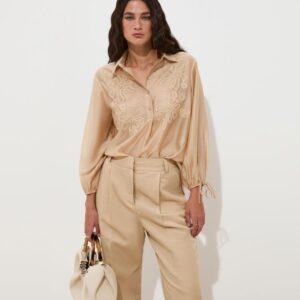 Blusa com Bordado Floral e Punho com Laçada Decenio