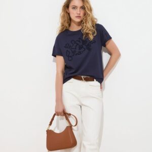 T-shirt com Bordado em Relevo Decenio